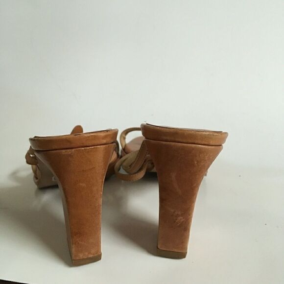 DETAILS LEATHER SANDALS WITH FLOWER DETAIL.‎ - Picture 6 of 6